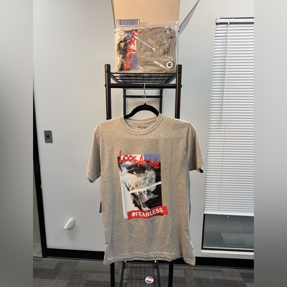 Gildan Other - Gildan Look At Me Graphic Gray T-Shirt